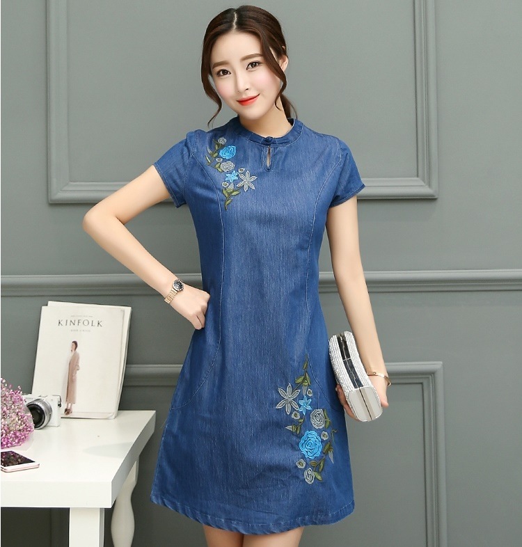 1553. 花柄刺繍デニムワンピース（ブルー） 2019 春夏 sale 女子会 ランチ 通学 ショッピング 普段使い