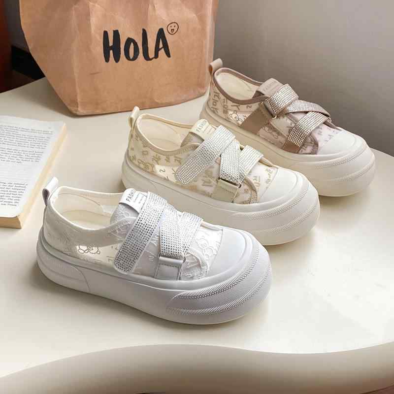 スリッポン スニーカー キラキラ ラインストーン レディース きれいめ レース 透け感 くまさん 個性的 可愛い 韓国系 シューズ 黒 ベージュ 茶色 ブラウン 厚底 クリスタル インスタ 映える オ