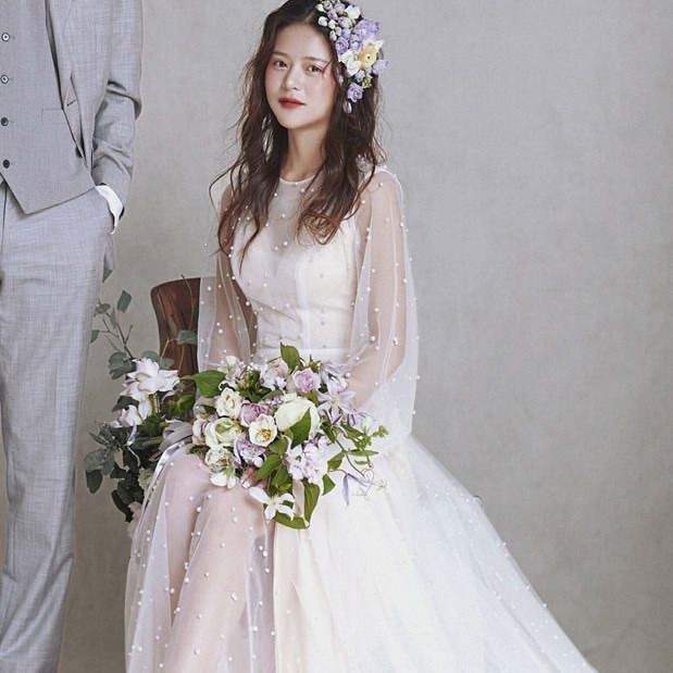 ドレス 衣装 ウエディングドレス 披露宴ドレス ロング丈 長袖 ラウンドネック ボリューム袖 シースルー パール 異素材ミックス 透け感 セミフレア ステージドレス 発表会 かわいい 大人可愛い