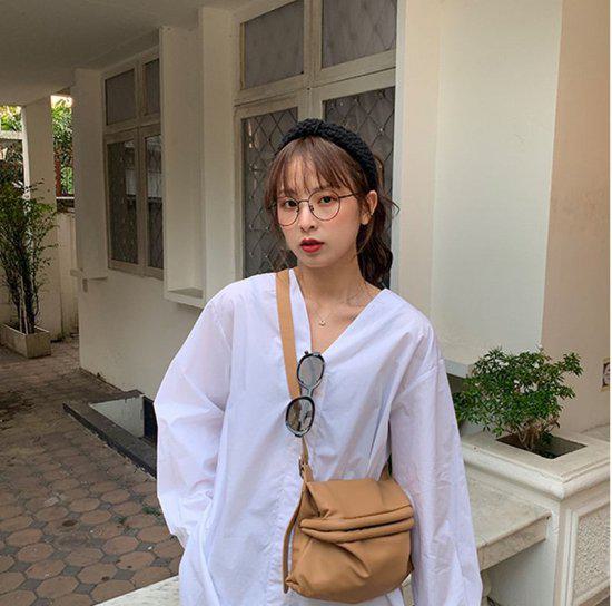 Vネック ボリュームスリーブ シャツ キレイ系 清潔感 カジュアル セクシー ボリュームスリーブ オールシーズン 着回し 通勤 オフィス 韓国ファッション 2カラー オーバーサイズ Vネックシャツ 体 5,206円