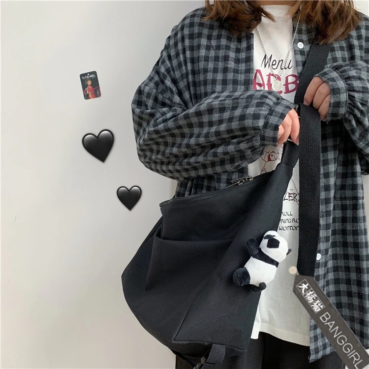 ショルダーバッグ メッセンジャーバッグ 大容量 収納 多収納 多機能 機能性 便利 肩がけ 肩掛け 軽量 軽い 柔らかい こなれ感 ラフ メンズライク ボーイッシュ スポーティー 個性的 クール