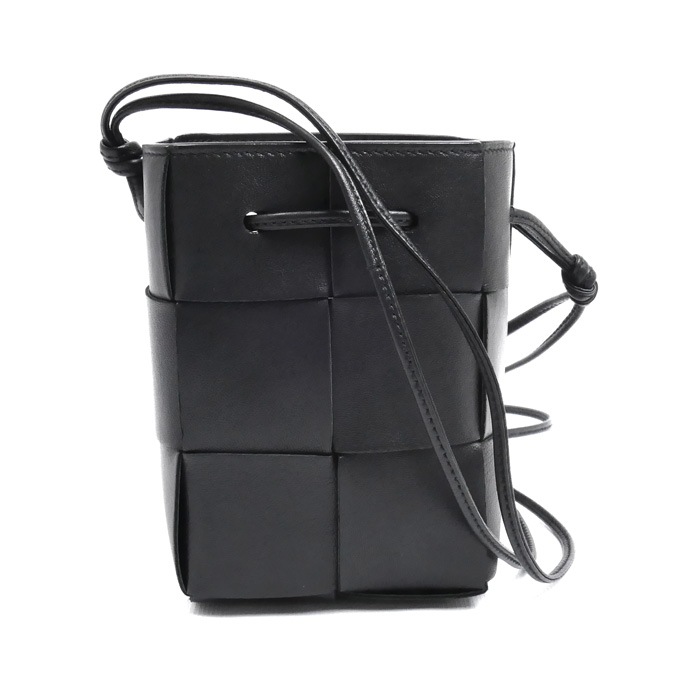 BOTTEGAVENETA ボッテガヴェネタ マキシ イントレチャート カセット ミニ ショルダーバッグ ブラック 680217 レディース 中古 美品