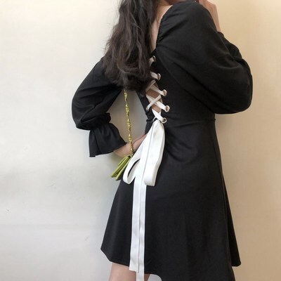 ワンピース フレアワンピース ショート ショート丈 膝上 袖あり 長袖 ボリューム袖 Vネック 襟付き リボン ウエストマーク バックシャン バックコンシャス 編み込み かわいい 大人可愛い シンプル