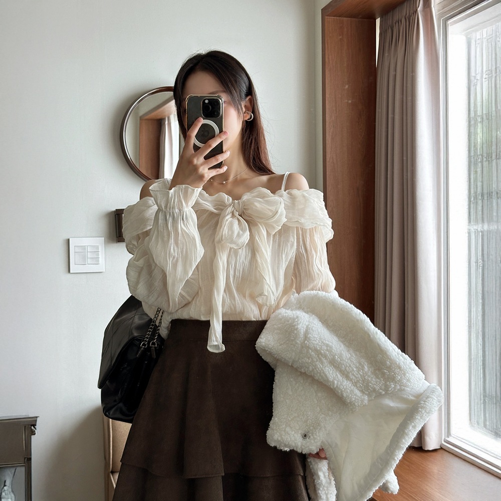 ヘンシーグロッシーリンクルオフショルダーブラウス 8,956円