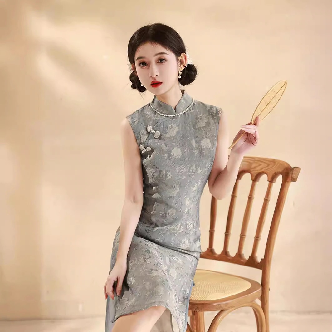 2024春夏改良版ノースリーブチャイナドレスヤングスタイルグレーミドル丈チャイナドレス