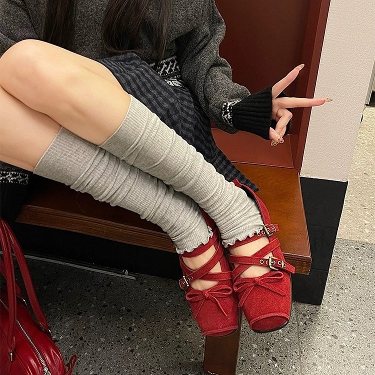 パンサーバージョン女性の浅い口のための赤いバレエシングルシューズ新しいフラットレザーソフトソールフレンチレトロメアリージェーンシューズ