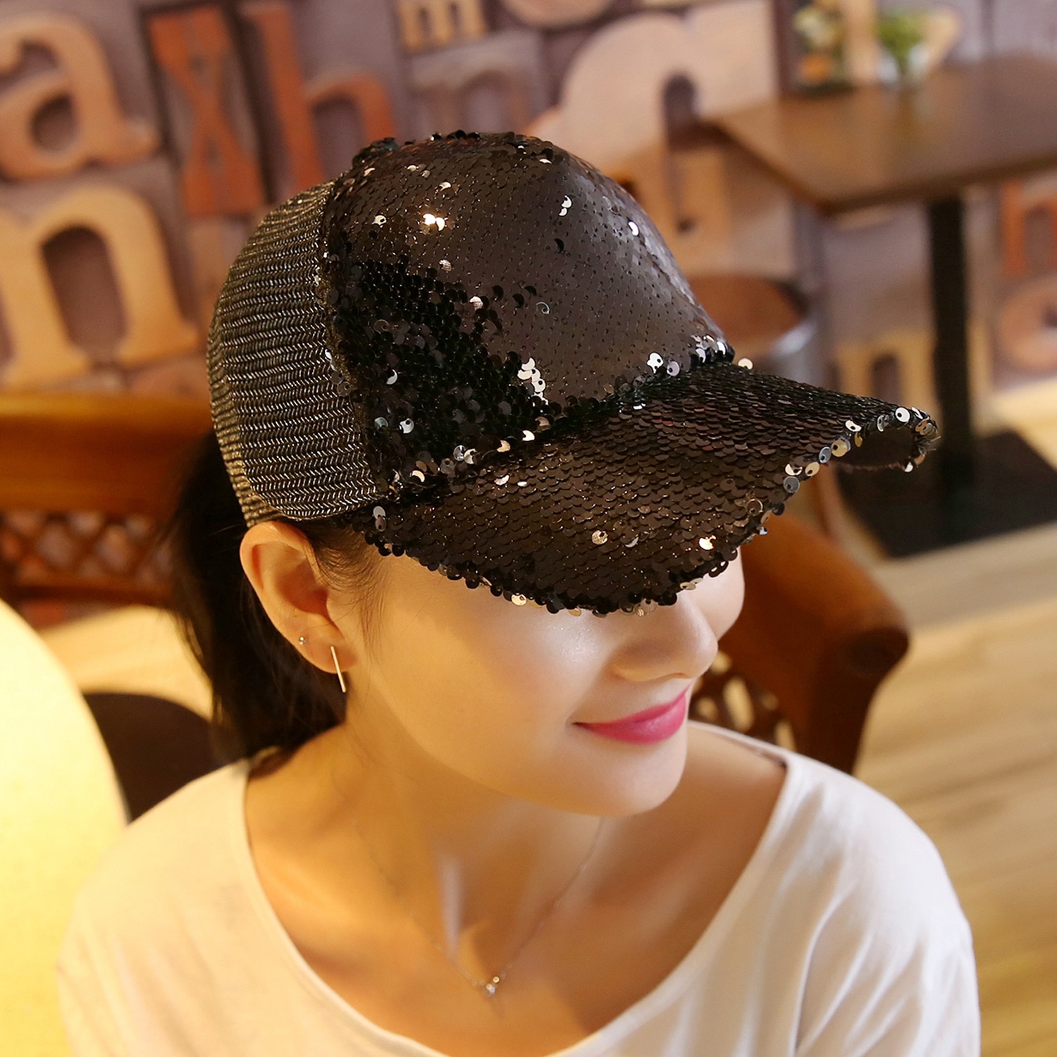 スパンコールキャップ　帽子　メンズ レディース　韓国　メッシュ　黒