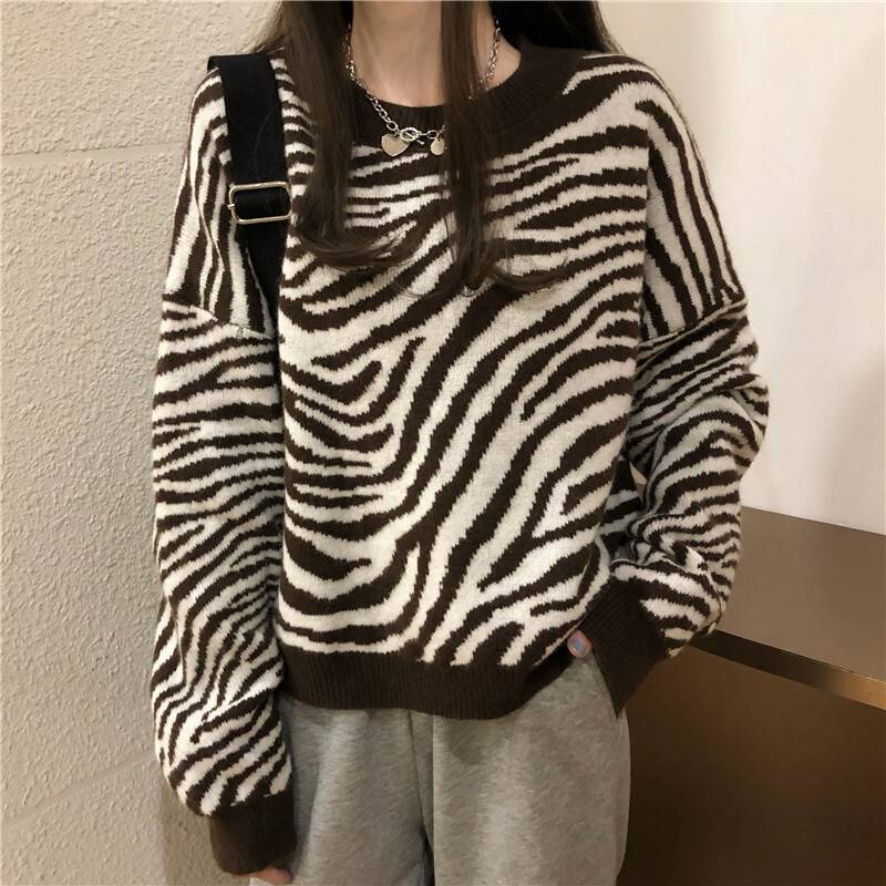 トップス レディース ニット セーター 長袖 ラウンドネック ゼブラ 柄 秋 冬 大人 かわいい 上品 きれいめ お洒落 シンプル カジュアル ナチュラル マニッシュ ラフ 楽ちん 休日 お出かけ デ