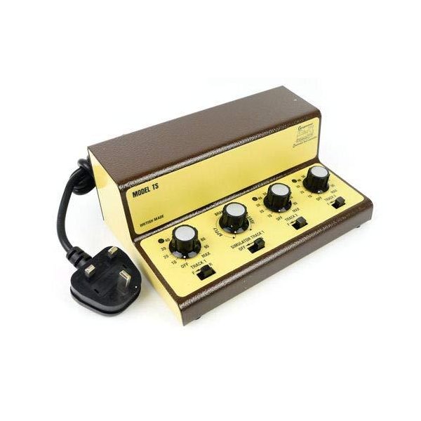 Gaugemaster GM-GMC-TS Three Cased Controller with Simulation on One Track 並行輸入品