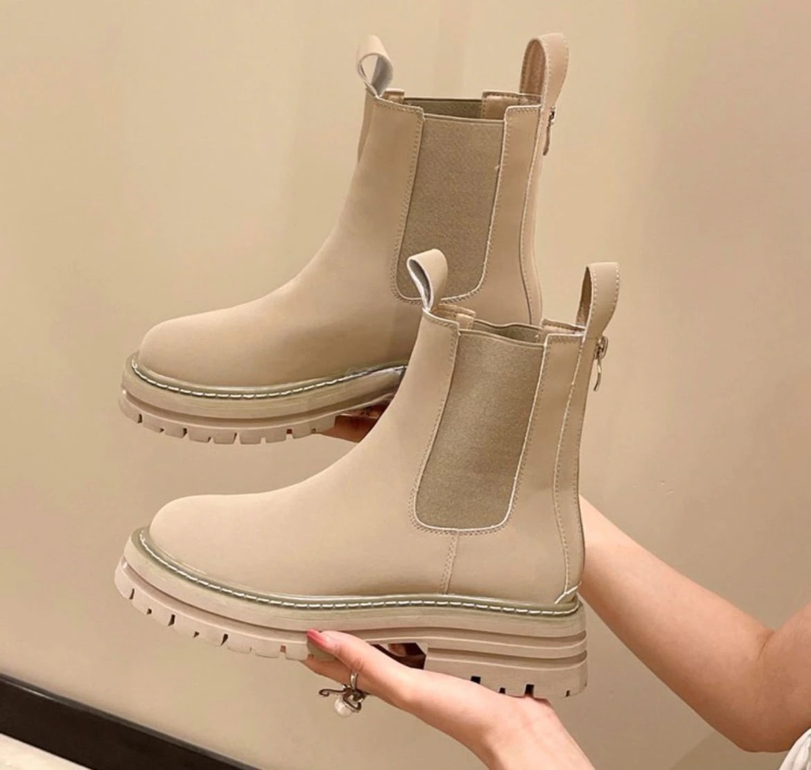 切り替え部分ストレッチ素材使用タンクソールで安定感抜群歩きやすいサイドゴア靴 レディース靴 ブーツ