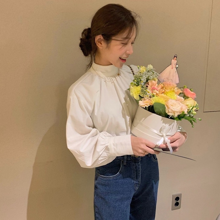 トップス シャツ ブラウス 白トップス 袖あり 長袖 ボリューム袖 ハイネック 大人可愛い きれいめ シンプル カジュアル 大人 上品 おしゃれ お洒落 かっこいい 大人女子 こなれ感 無地 春 夏