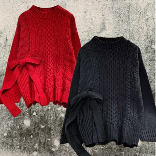 ２色展開 ストラップ大きな赤いプルオーバー レディース トップス ニット セーター ケーブルニット プルオーバー リボン ハイネック かぎ針編み 編み 長袖 長そで オーバー ゆったり 赤 レッド 黒