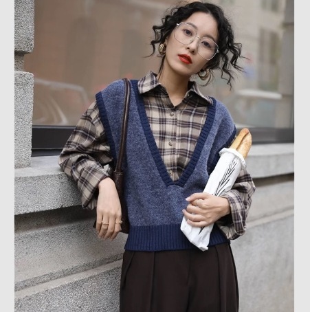 トップス ベスト チュニック Vネック デザイン トリム 美ライン ニュアンス 伸縮性 ストレッチ ニット カラバリ ロマンチック 暖かい かわいい 大人可愛い きれいめ シンプル カジュアル 大人