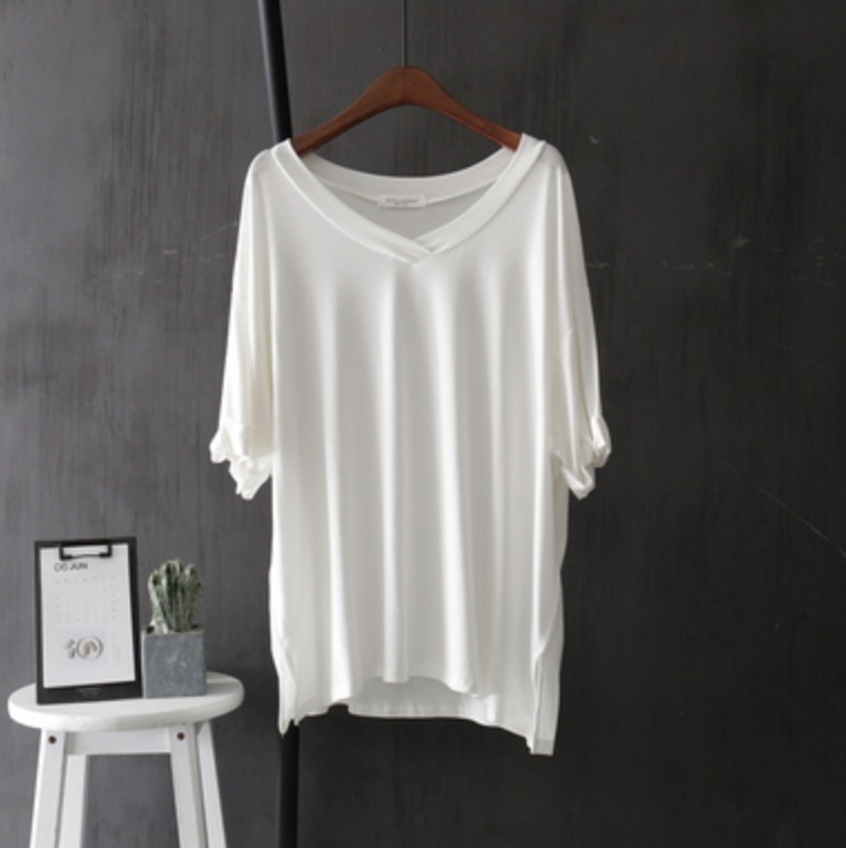 Tシャツ カットソー 半袖 五分袖 Vネック ストレート 薄手 かわいい 大人可愛い きれいめ シンプル カジュアル ラフ ルーズ 春 夏 お出かけ デート 楽ちん ホワイト 白 ブラック 黒