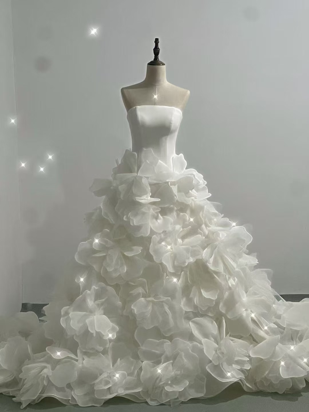 ウェディングドレス バラトレーン ベアトップ プリンセスライン 優雅なシルエット 結婚式 87,890円