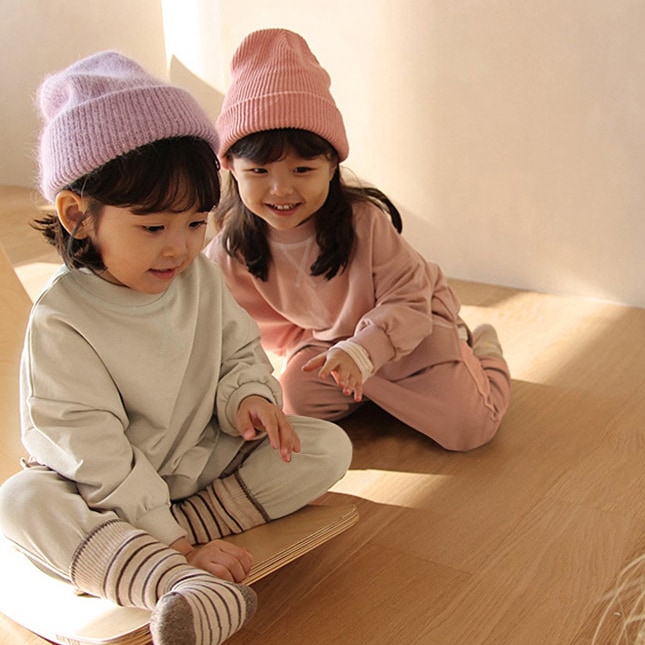 子供服2025年秋，韓国版の男の子と女の子のためのルーズカジュアルセータースーツ，子供用コットン長袖シ 上下セット