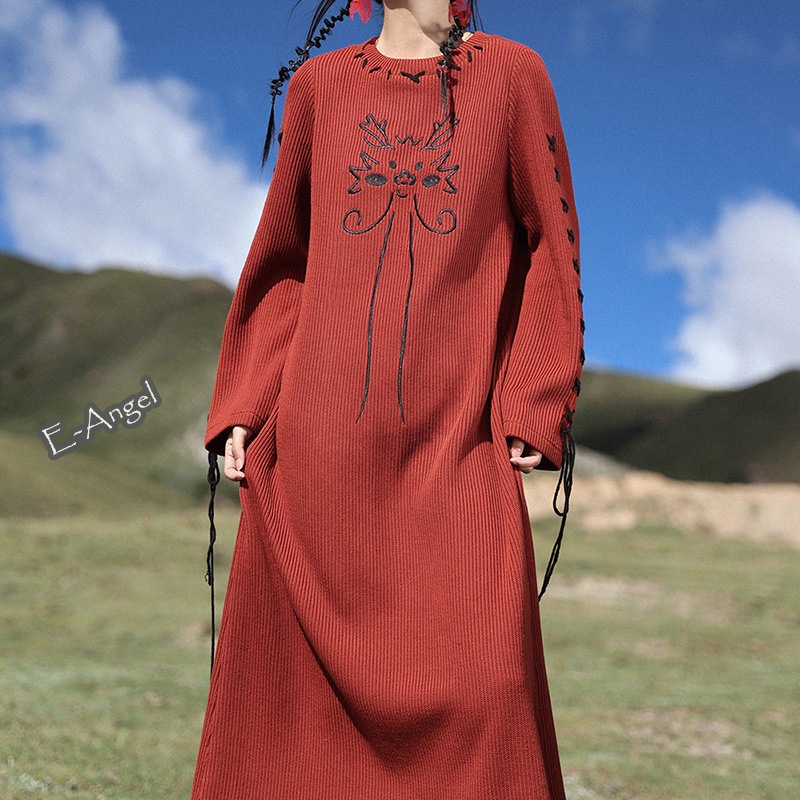 ニットワンピース ロング 秋 冬 赤系 カトゥーン 龍 刺繍 ゆったり ラウンドネック 可愛い 個性的