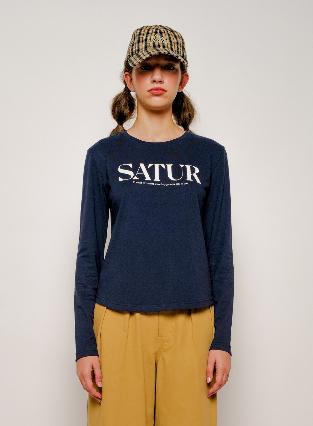 【SATUR】 SIGNATURE LOGO COTTON LONG SLEEVE : CLASSIC NAVY