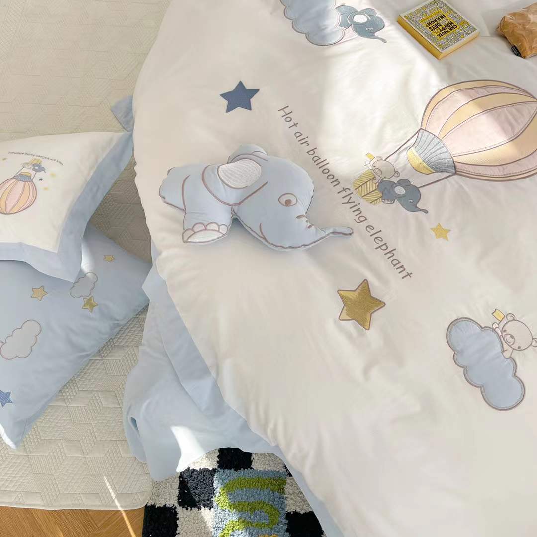 漫画換気換気のある子供の4ピースセット60ウォッシュコットンピュタンパッチパッチ刺繍ピンクシートキルトカバーボーイと女の子の寝具