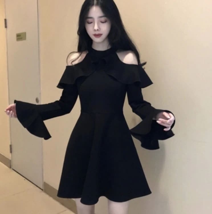 ワンピース Aライン 膝丈 長袖 ベルスリーブ 肩出し ホルターネック かわいい 大人可愛い キュート 春 秋 冬 デート お出かけ パーティー モテ XL 2XL 3XL 4XL 5XL 6XL