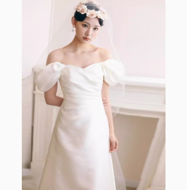 ウエディングドレス ブライダル レディース ロング バルーン袖 袖あり オフショルダー Aライン 背中開き フェミニン デコルテ 鎖骨 美背中 透け感 シースルー かわいい 大人可愛い きれいめ 10,028円