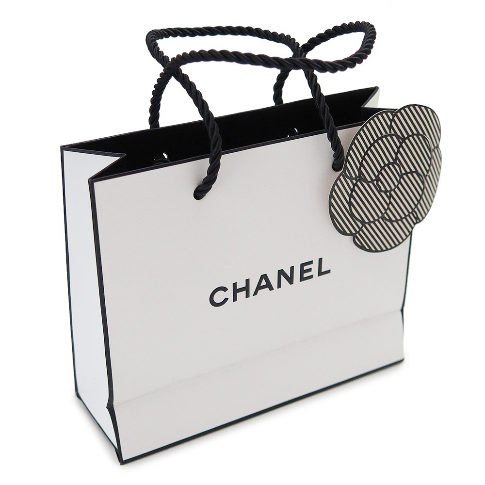 CHANEL 黒い紙袋とボックス（マグネット式） Chanel Mini 22 Bag Black Calfskin Pearls & Gold Hardware
