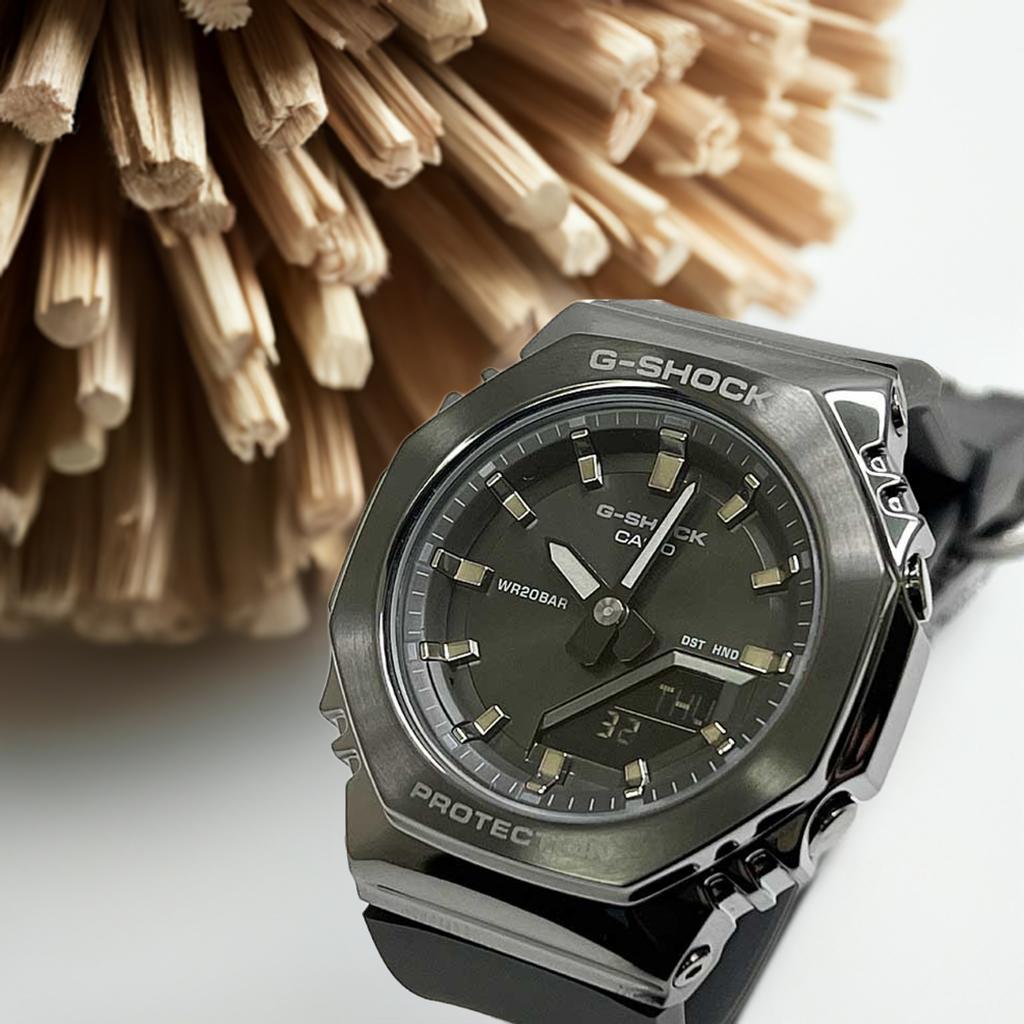 【国内正規品】G-SHOCK　男女兼用です カシオ腕時計 ジーショック 国内正規品ミッドサイズモデルメタルカバード バイオマスプラスチック採用GM-S2110B-8AJF レディース グレー