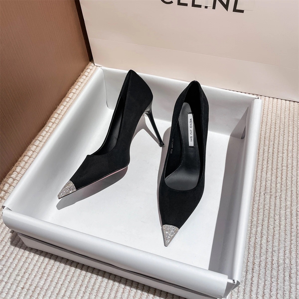 スタイルアップ！ヒールパンプス スエードハイヒールスプリング2025新しい金属ヘッドセクシーな気質シングルヒールファインヒールハイヒール 韓国ファッション