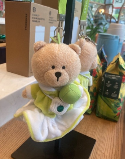 [NCT] スターバックス ベアリスタ ぬいぐるみ キーリング 6,640円