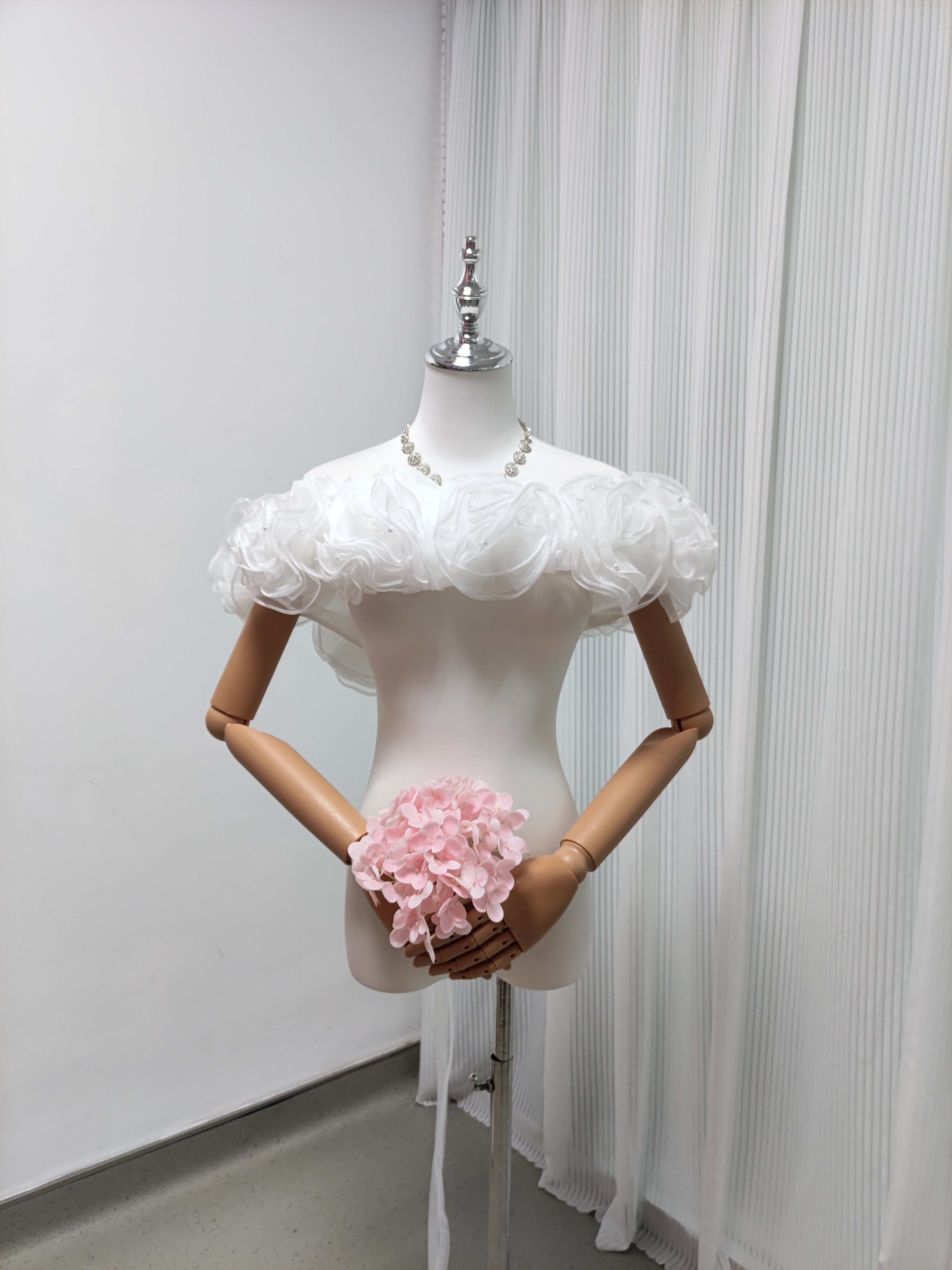 美品！取り外しオフショルダー ラッフルフリル ビーズ 上質オーガンジー 編み上げ 花嫁/ウェディングドレス