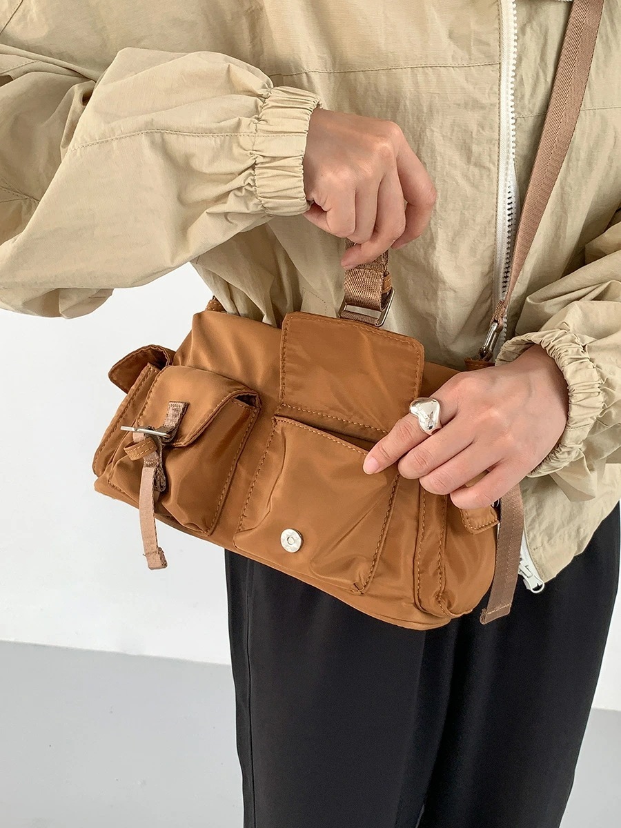ショルダーバッグ 新作 多ポケット ナイロン 個性的なデザイン 合わせやすい 大容量 流行 斜め掛け