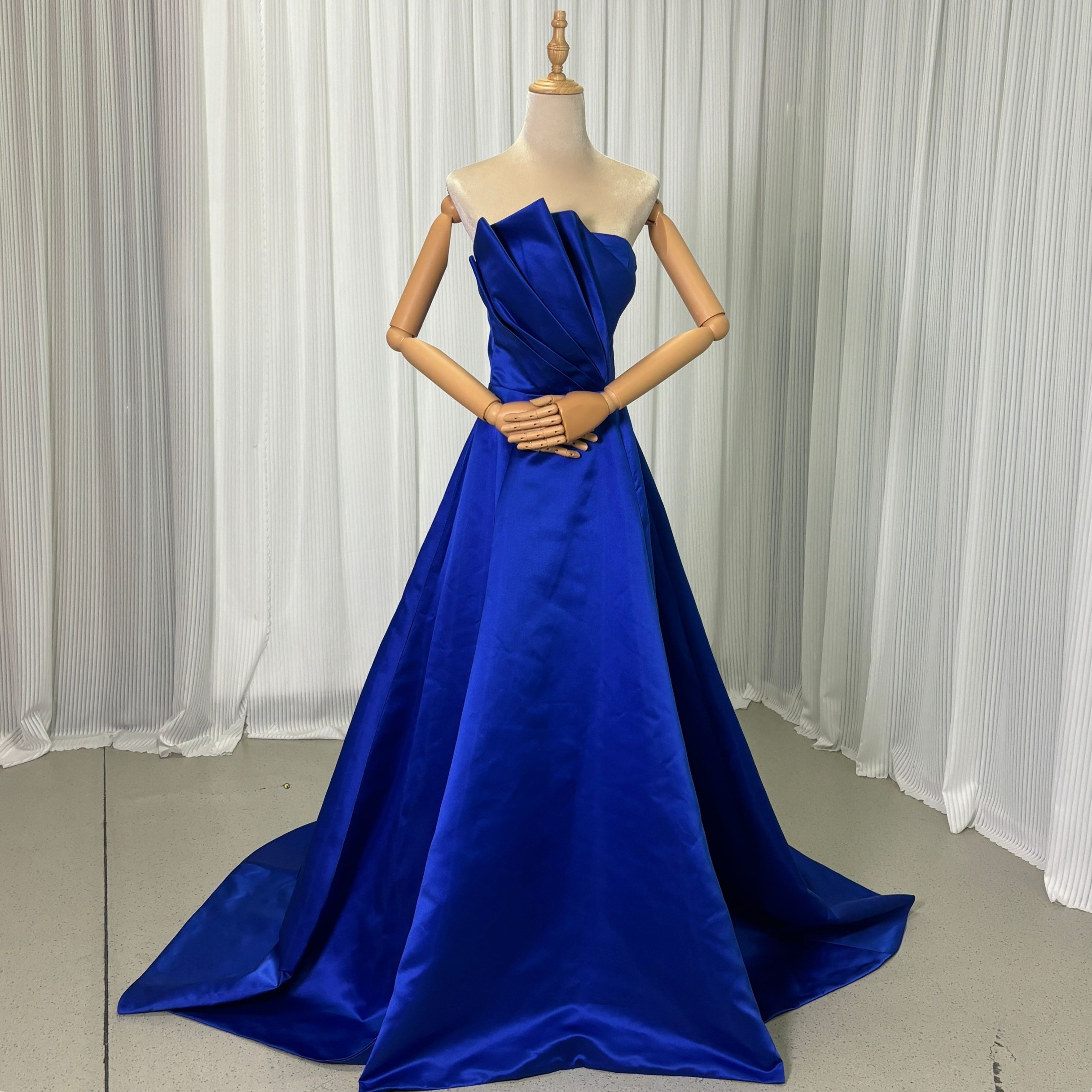 カラードレス ジュエルブルー ベアトップ ハンドドレープ 光沢感 編み上げ 演奏会 31,655円
