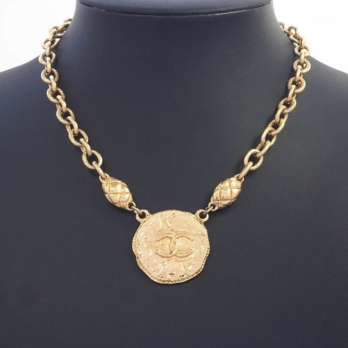 シャネル ココマーク コインモチーフ マトラッセテクスチャー ラウンド 【ペンダント】