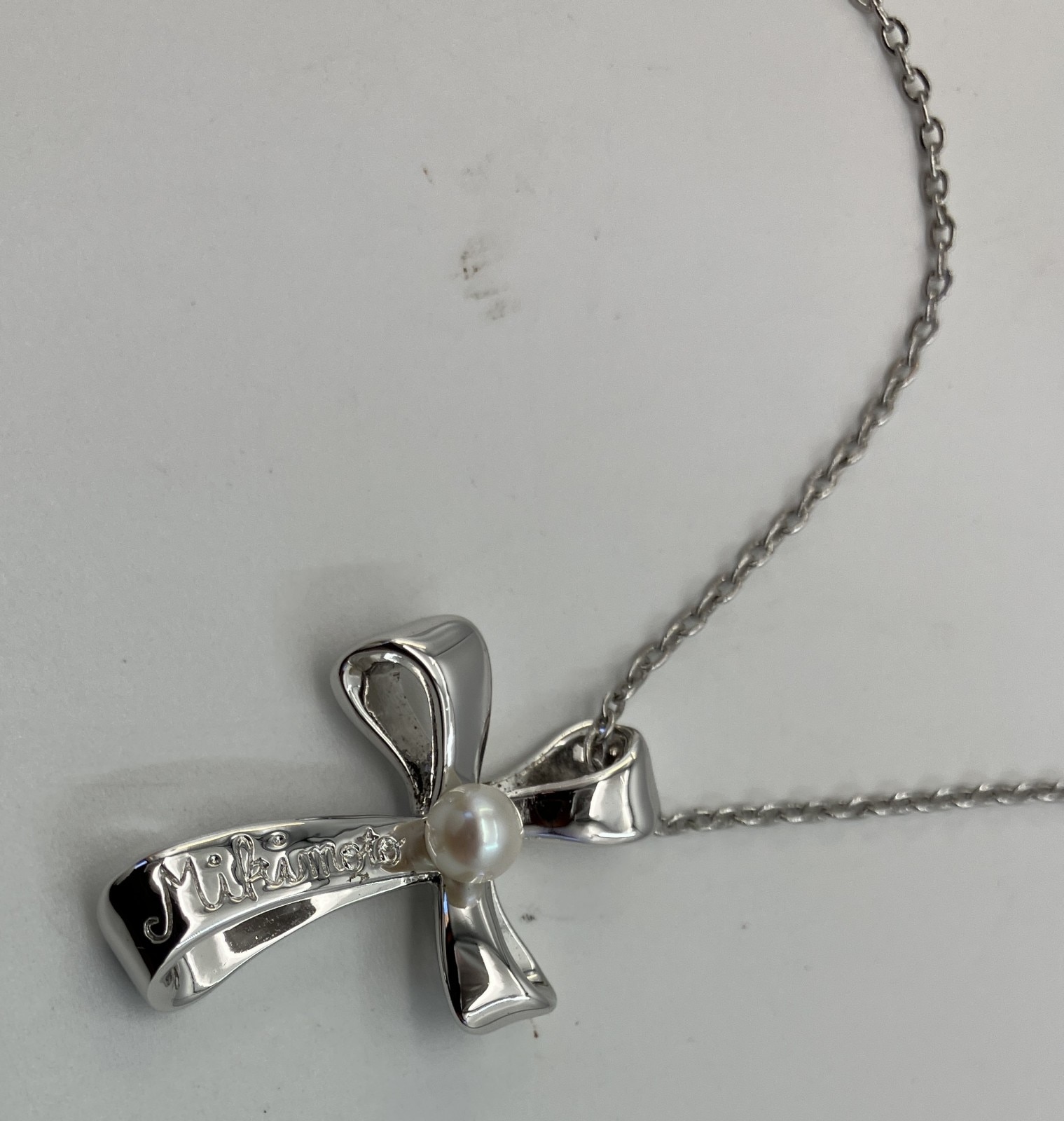 ネックレス　クロスペンダント　ＳＶ　トップ2.5×1.8ｃｍ　パール　約４．１ｍｍ　　チェーン約４０ｃｍ　箱付