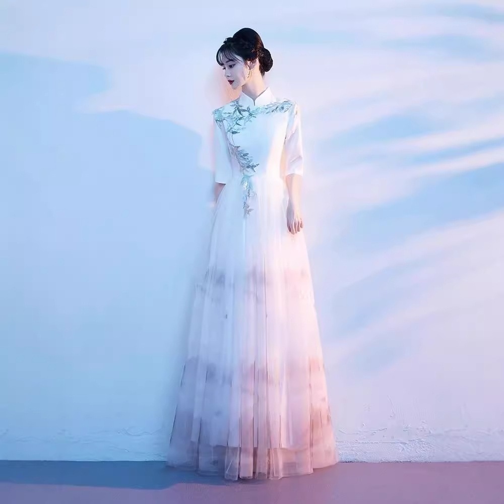 女性のための女性合唱団のパフォーマンスコスム2025新しいスタイルグザンパフォーマンスコスムインクスタイルのホストドレス