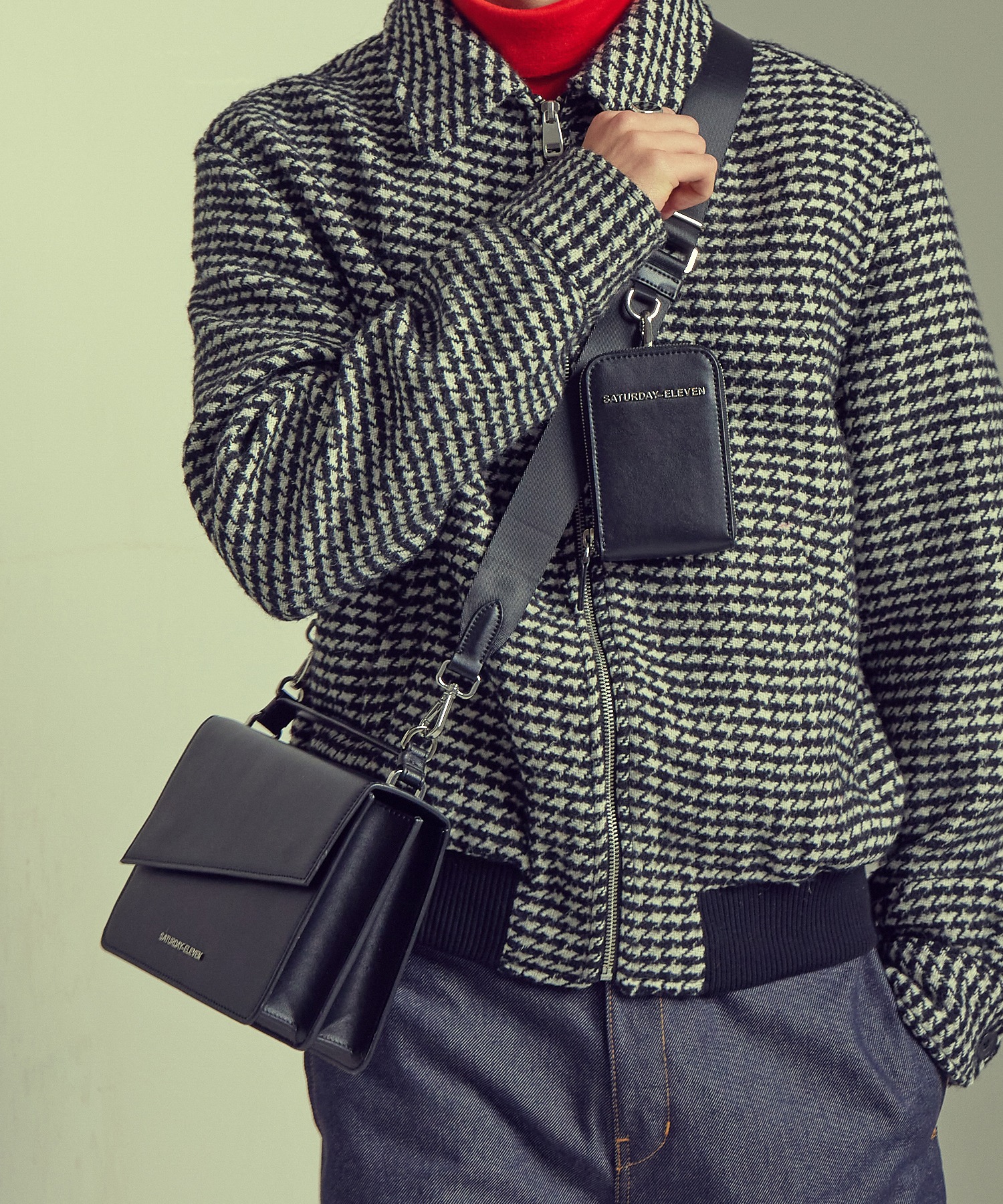 サタデーイレブントップステッチレザーハンドルクロスボディバッグブラックカードウォレット+キーリング