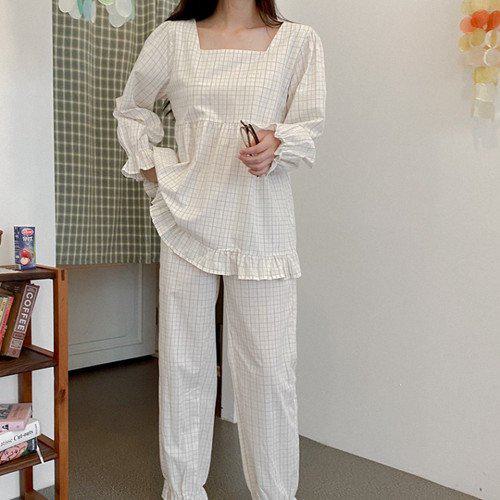 ルームウェア パジャマ 部屋着 おうち時間 レディース レディースパジャマ 長袖 フルレングス 総柄 体型カバー フリル 切替 かわいい おしゃれ お泊まり 旅行 出張 寝間着 ナイトウェア 上下セッ