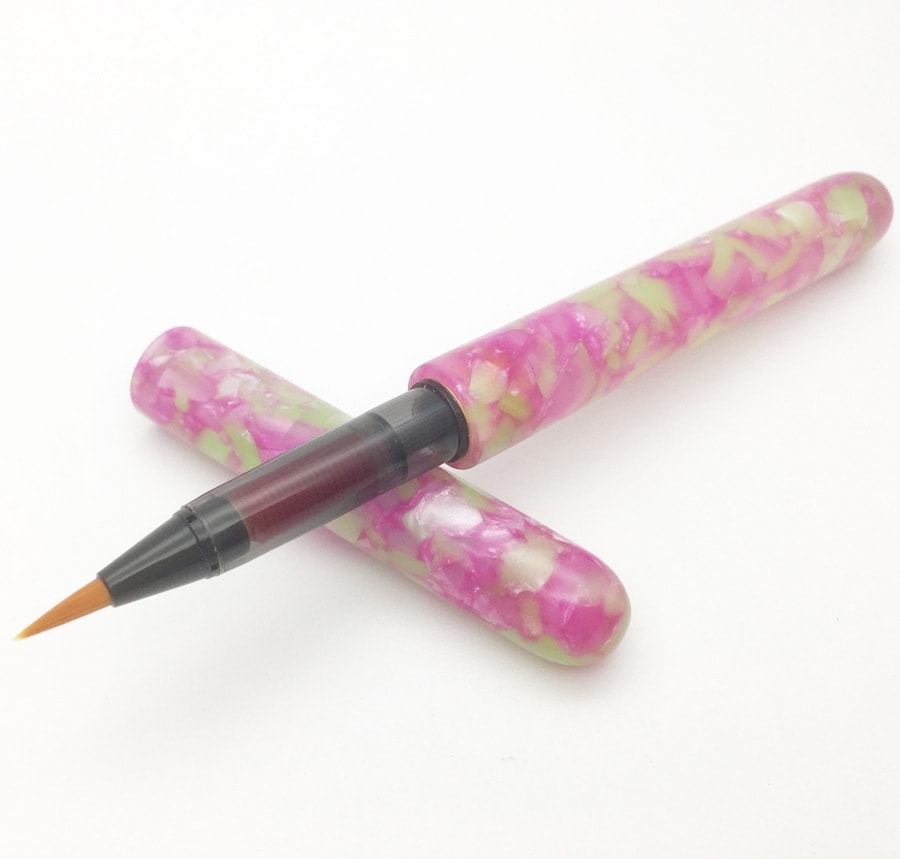 筆ペン　アクリル　ピンク