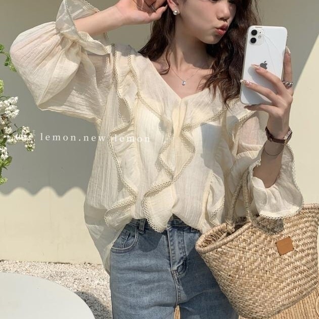 トップス シャツ ブラウス レギュラー丈 Vネック 袖あり 長袖 フリル シフォン 透け感 シースルー ポリエステル かわいい 大人可愛い シンプル カジュアル 大人 上品 おしゃれ お洒落