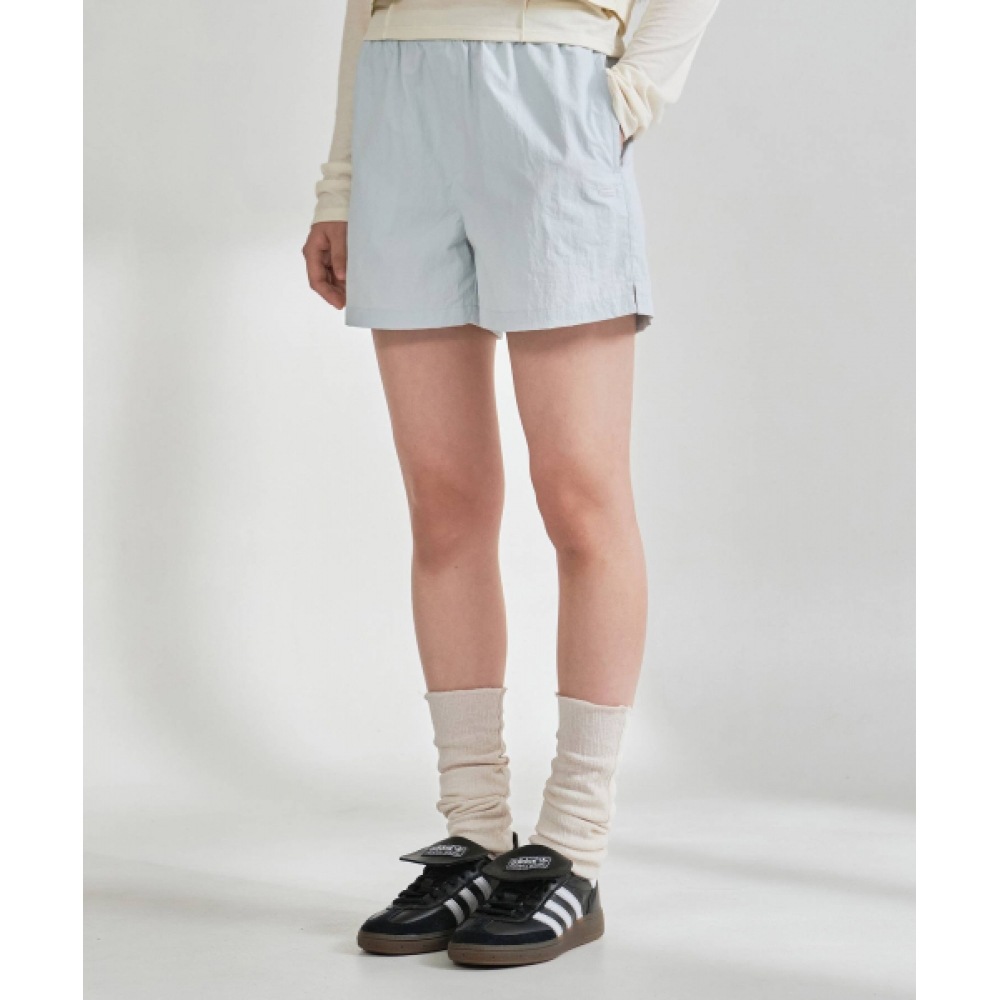 COVERNAT 女性用薄手ナイロンウインドブレーカーショーツライトブルー