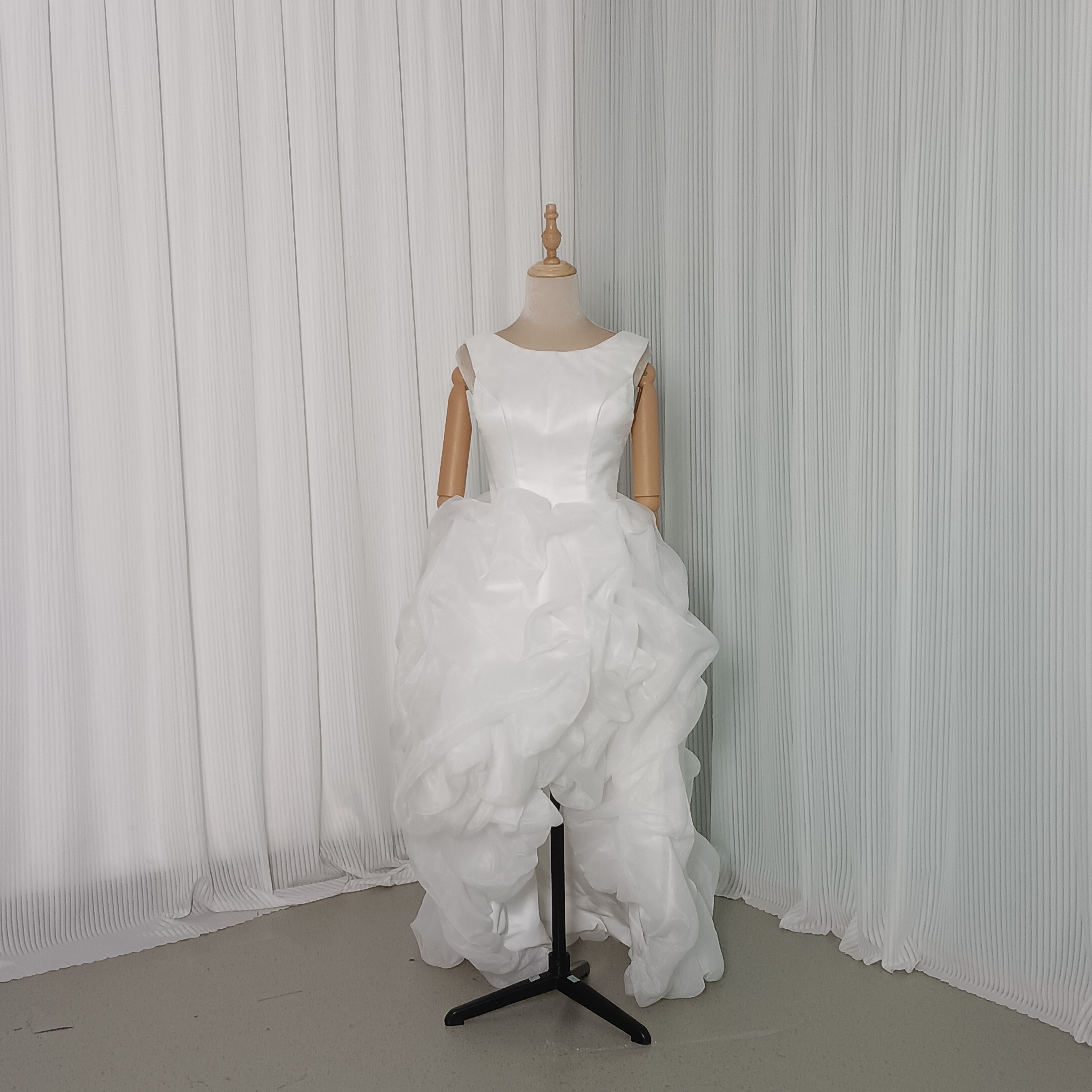 パーティードレス ノースリーブ ラッフルフリル フィッシュテール ファスナー 背中見せ 結婚式 前撮り