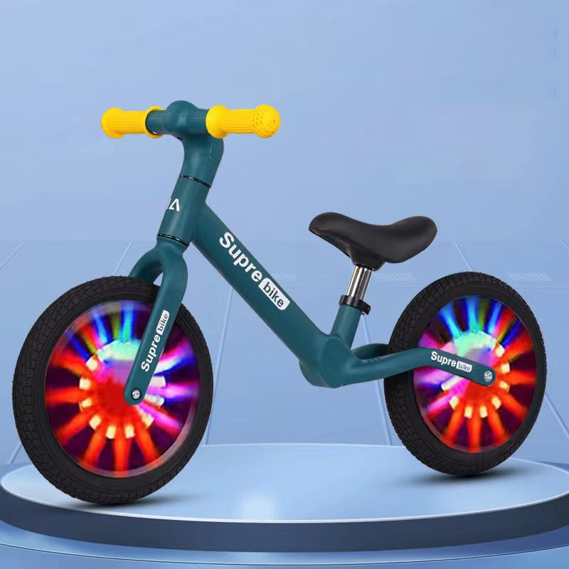 キッズバイク バランスバイク キックバイクトレーニングバイク ペダルなし自転車 子供用自転車 バランス感覚養成 光るホイール ノーペダル ランニングバイク サドル ハンドル 高さ調整 3-6歳 軽