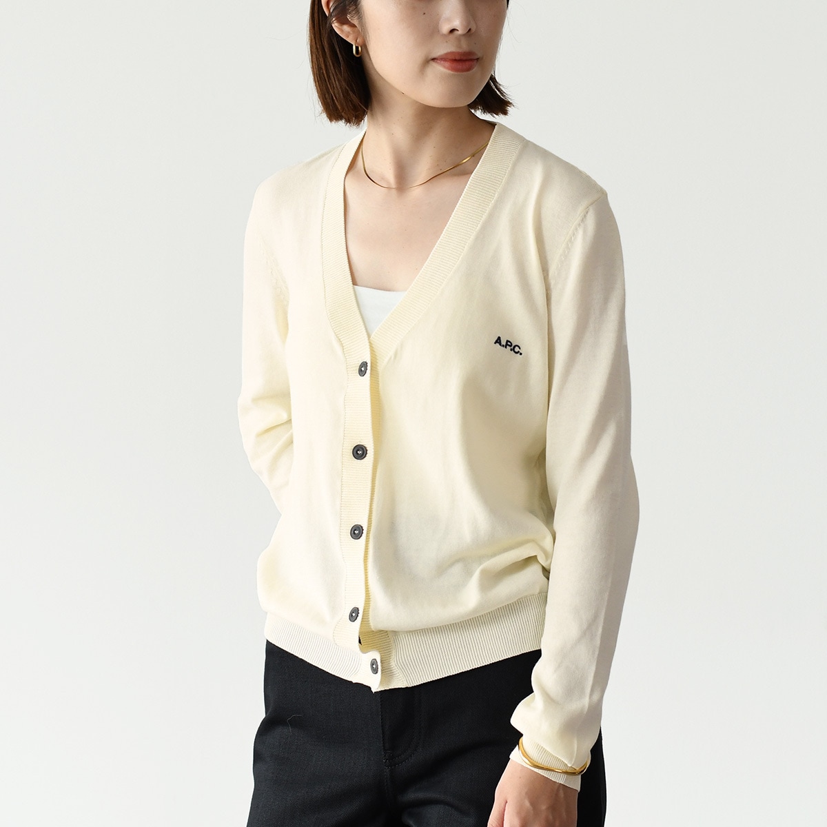 APC アーペーセー カーディガン トップス COEZJF22249 Bella レディース オフホワイト 長袖 Vネック 秋 冬 カジュアル シンプル 15,407円