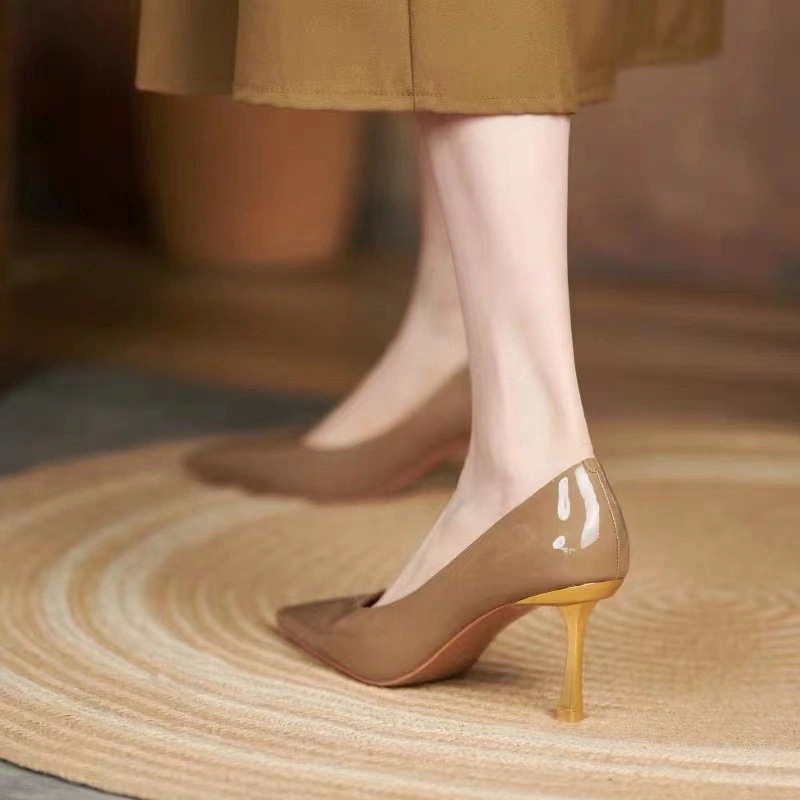 パンプス ローファー日系 パンプス 明るいエナメルの尖ったコーデュロイの細ヒールのワークシューズ スタイルアップ！ヒールパンプス