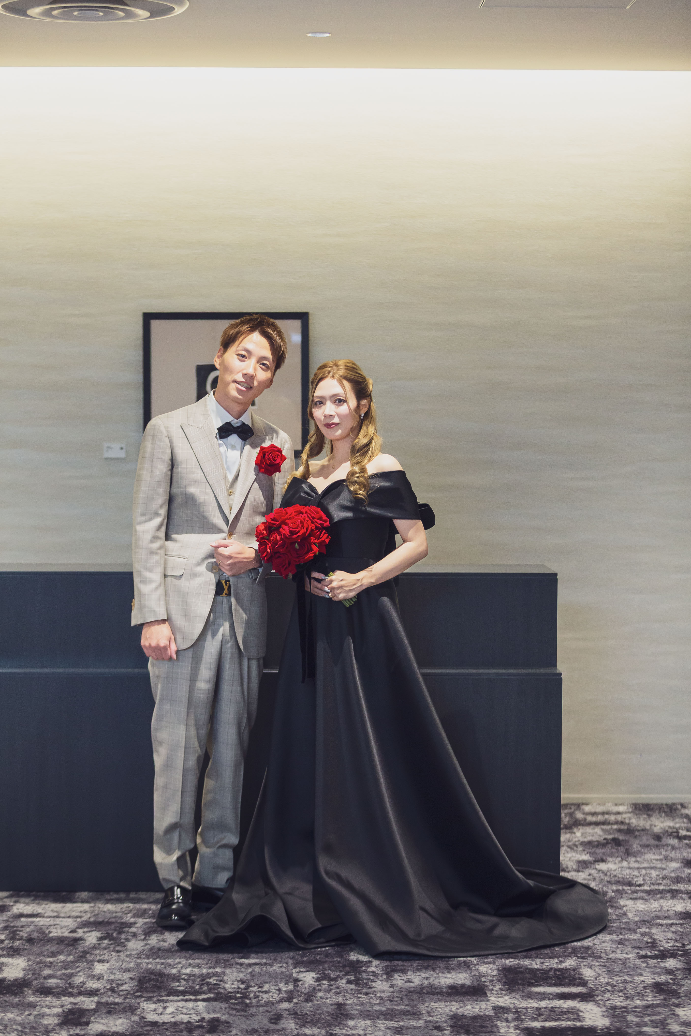 実例写真！パーティードレス ブラック オフショルダー くるみボタン ハンドドレープ 披露宴 前撮り