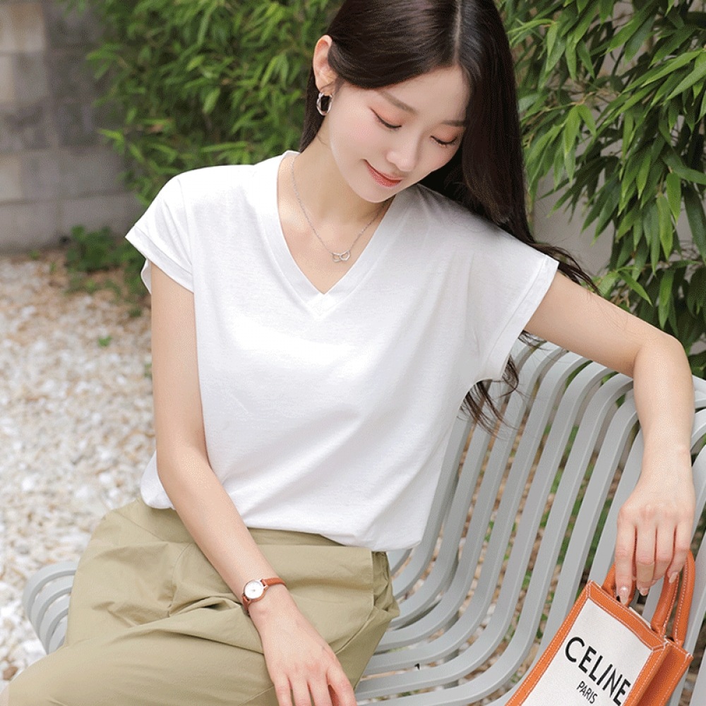 クリック&ファニーラントン VネックキャップスリーブTシャツ 4,892円