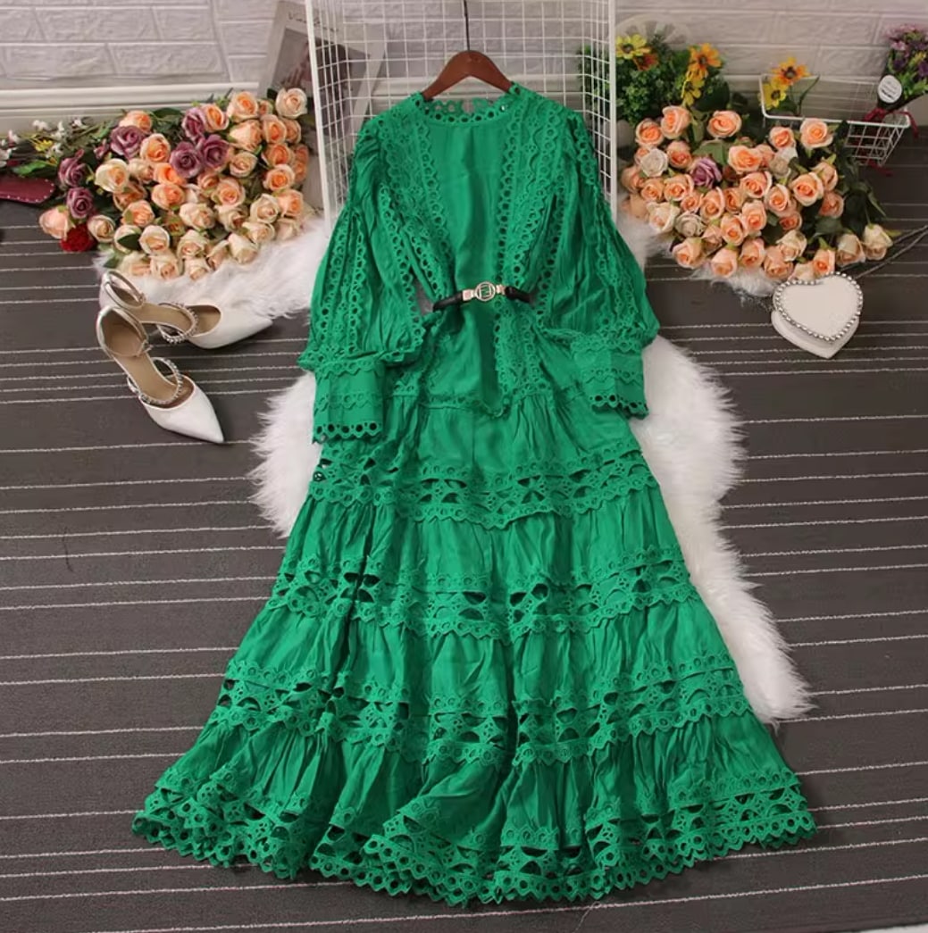 ワンピース レディース ロング マキシ 長袖 クルーネック フレア Aライン フェミニン レース ウエストマーク かわいい 大人可愛い きれいめ シンプル 上品 おしゃれ かっこいい ガーリー