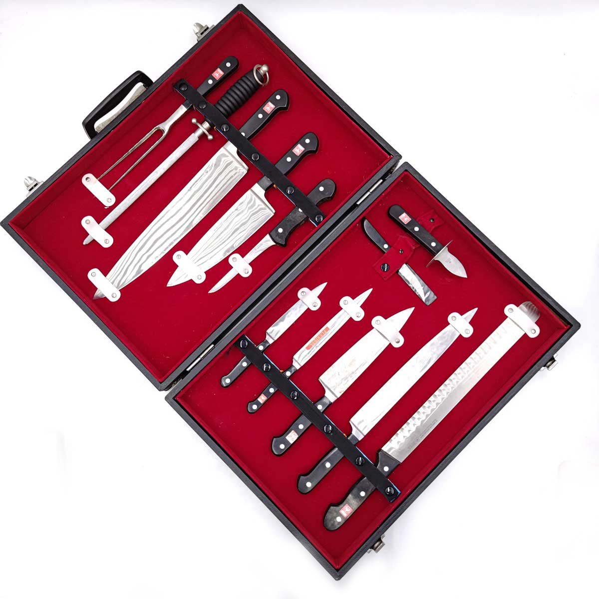 【中古】[行董/計12点セット] Wusthof ヴォストフ 包丁 ナイフ 牛刀 筋引出刃 骨スキ ミートフォーク ペティ スチール棒 カキ割り ほか ヴュストホフ ケース付 調理道具 23,730円