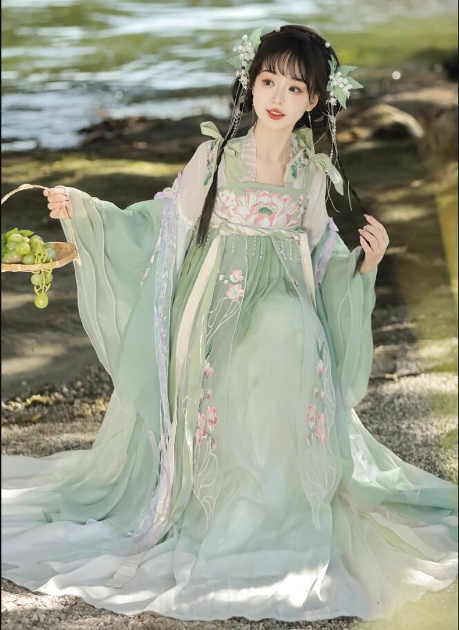 レディース漢服 華やか 漢服 チャイナ服振袖 ブラウス+スカート+ショール３点セット 蓮柄刺繍 中華衣裳 皇后 貴妃 コスプレ中国古代服装 中華ドラマ 時代劇 コスム唐 宋 華流 仙女 神様 コ