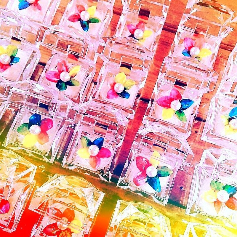 日本初レインボージャスミンプリザーブドフラワージュエリーギフト　お祝い　誕生日結婚祝い　記念品　出産祝い　結婚記念日 　退職祝い　歓送迎会　送別祝い　内祝い　開店祝い